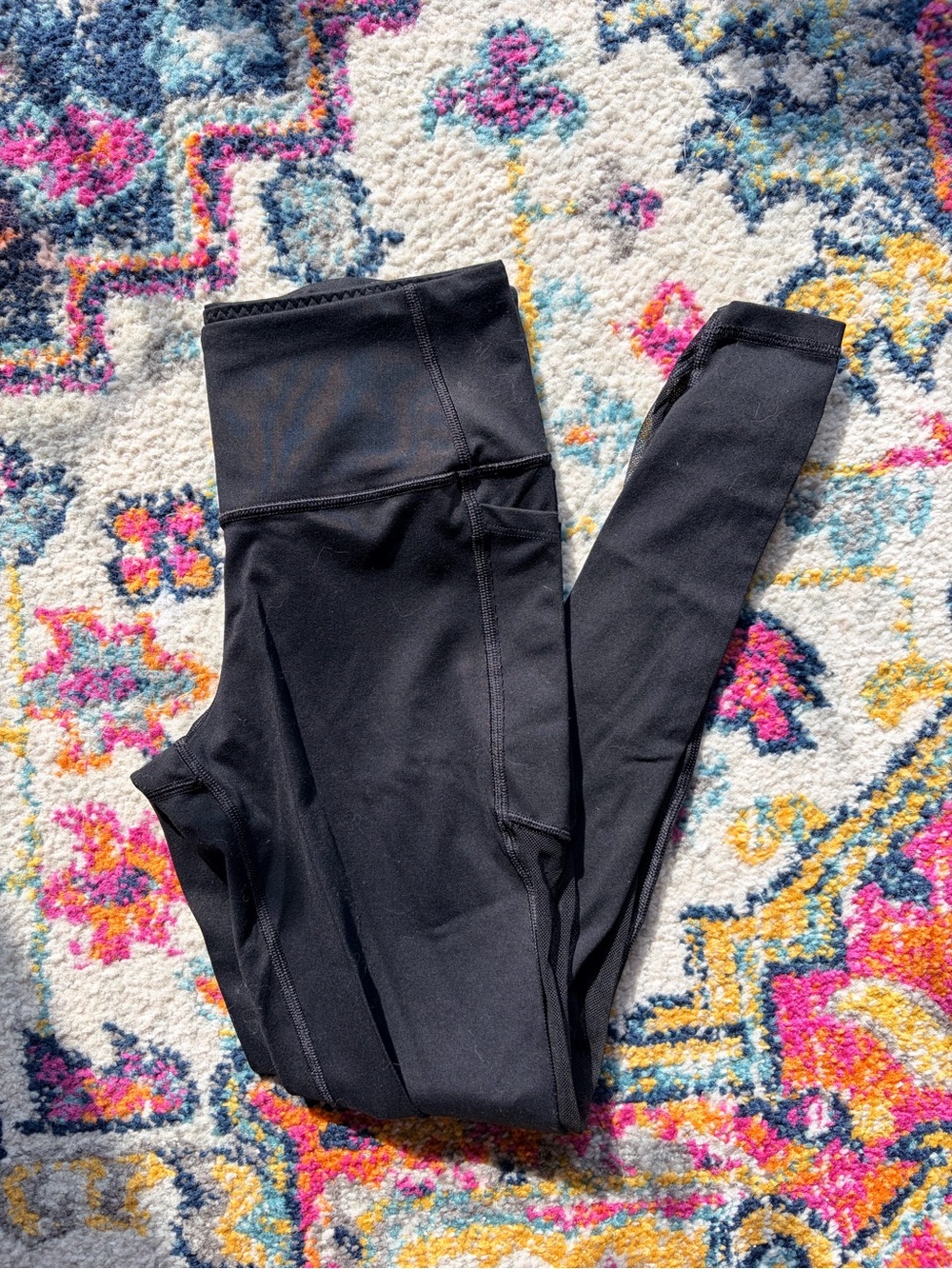 Victoria’s Secret Knockout Tight Leggings with Pockets size small